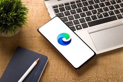 El navegador Edge de Microsoft suma en Android dos funciones que usualmente están reservadas para YouTube Premium: el bloqueador de anuncios y la reproducción de videos en segundo plano