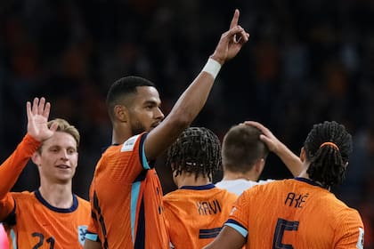 El neerlandés Cody Gakpo celebra tras anotar el cuarto gol de su equipo ante Finlandia en el Grupo G de la eliminatoria a la Copa Mundial 2026 el domingo 12 de octubre del 2025. (AP Foto/Patrick Post)