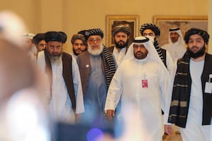 El negociador talibán Abbas Stanikzai llega a la sesión de apertura de las conversaciones de paz entre el gobierno afgano y los talibanes en la capital de Qatar, Doha, el 12 de septiembre de 2020