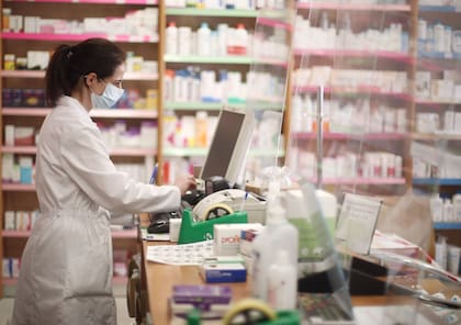 El negocio de las farmacias está amenazado por el avance de las grandes cadenas y los cambios de hábitos