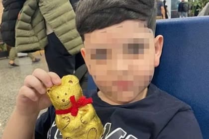 El nene de ocho años permanece estable luego de la cuarta operación