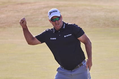 El neozelandés Ryan Fox celebra en el green del hoyo 18 al ganar el Abierto Británico en Royal Birkdale el domingo 19 de julio del 2026. (AP Foto/Peter Morrison)