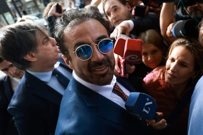 El neurocirujano Leopoldo Luque, al llegar a los tribunales de San Isidro