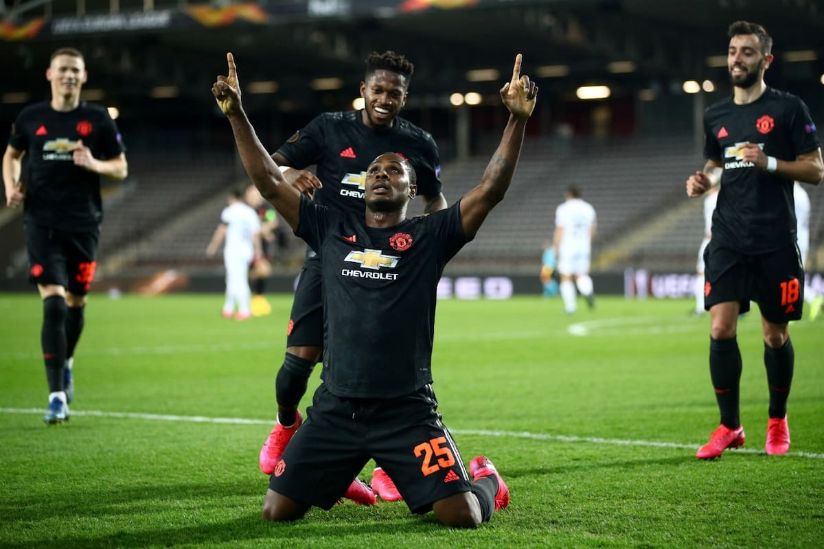 El nigeriano Odiom Ighalo festeja el golazo que marcó en la goleada de Manchester United por 5 a 0 a Lask, como visitante