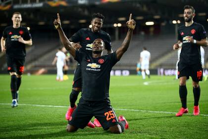 El nigeriano Odiom Ighalo festeja el golazo que marcó en la goleada de Manchester United por 5 a 0 a Lask, como visitante