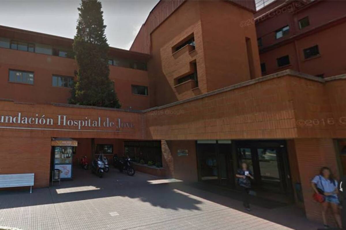 El niño llegó sin pulso ni respiración al Hospital de Jove donde intentaron reanimarlo durante una hora, sin éxito