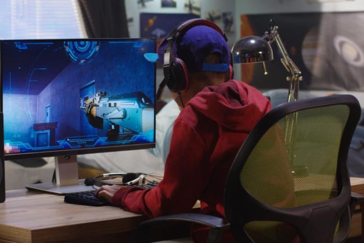 El niño pakistani jugaba PlayerUnKnown 's Battlegrounds (PUBG)