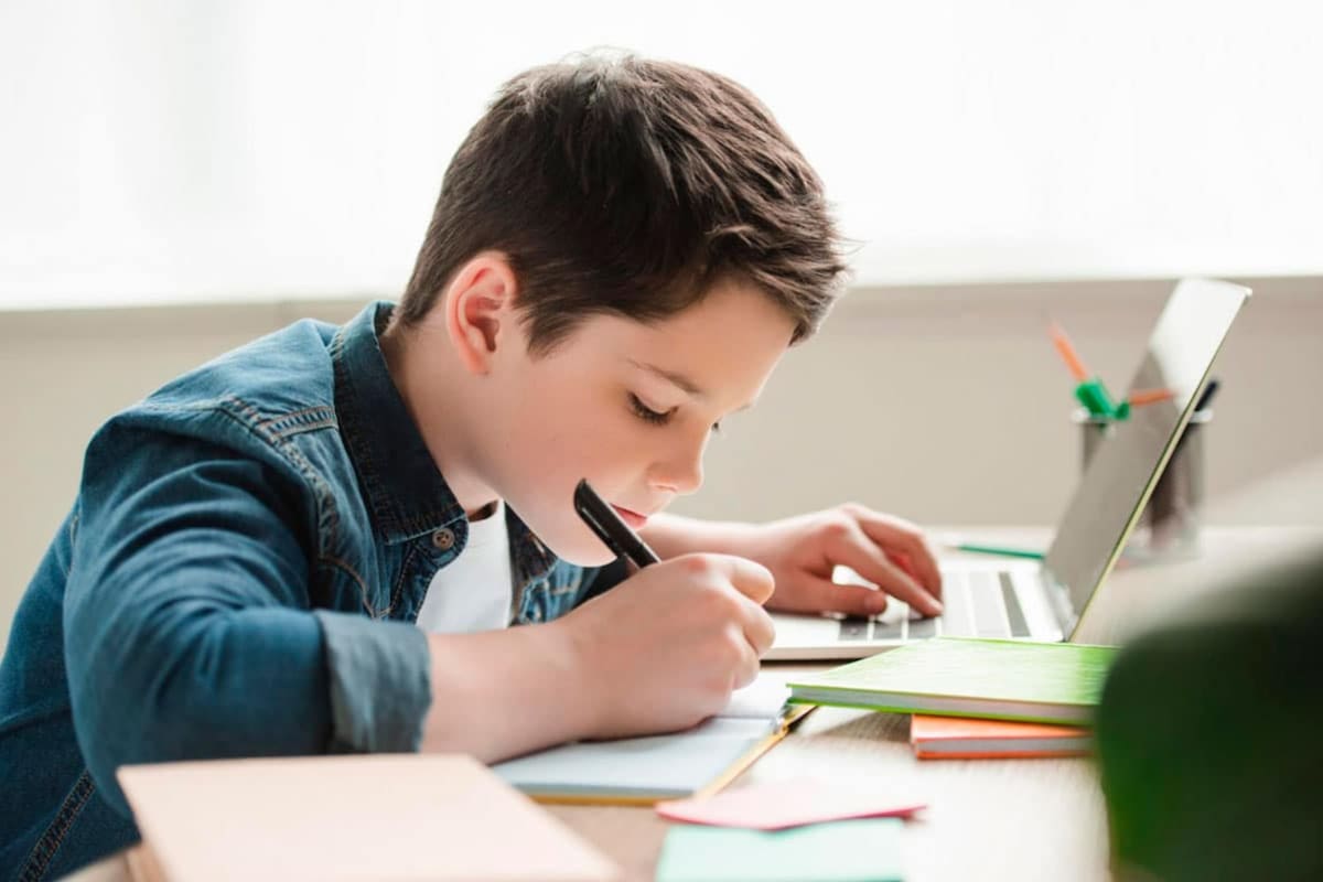 El niño parece lo suficientemente preparado para hacer esta actividad (Imagen ilustrativa)