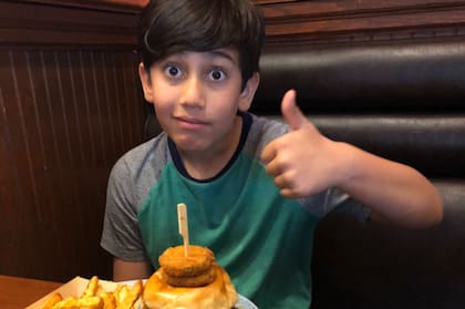 El niño pudo recuperarse del colapso con una visita a una casa de hamburguesas veganas