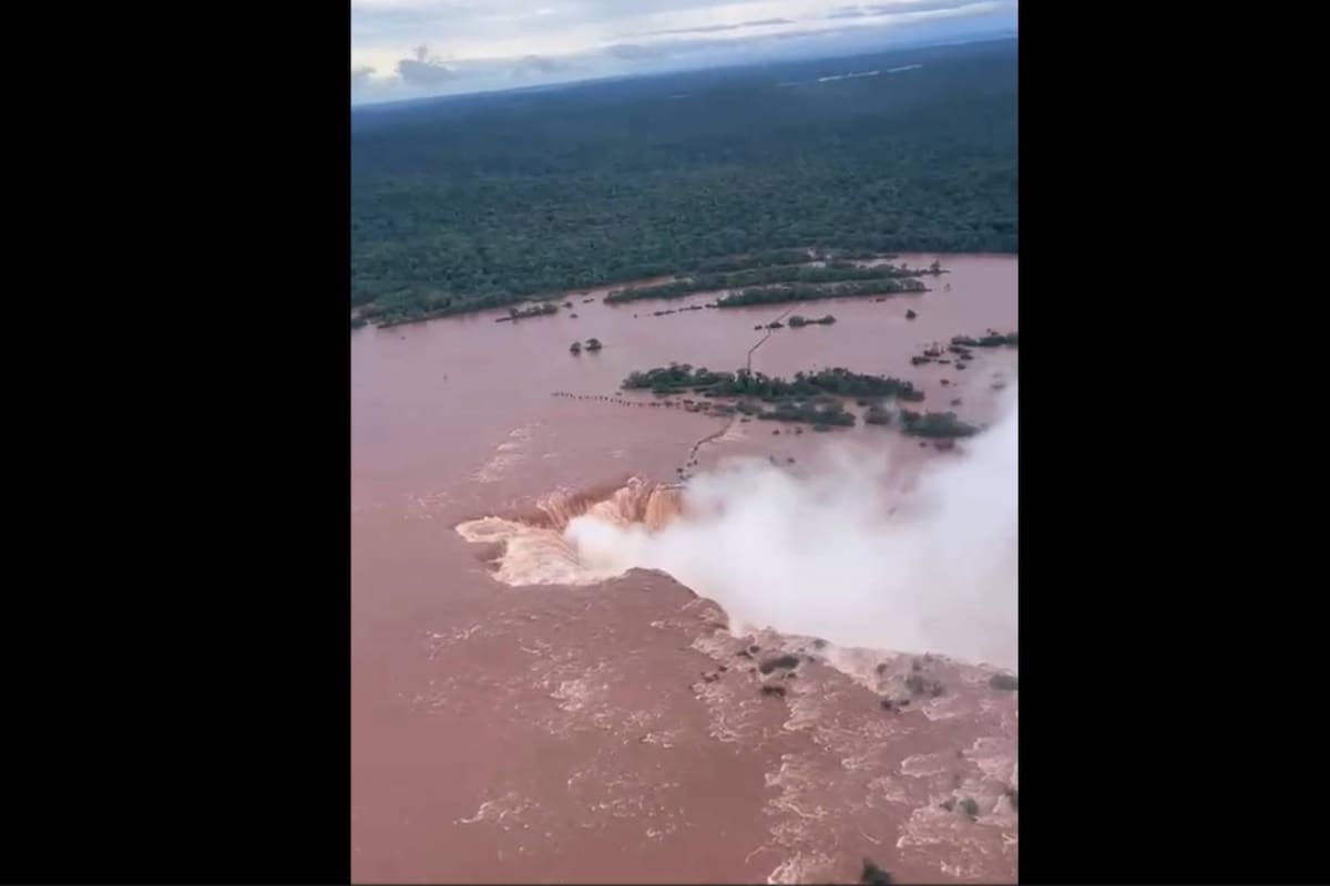 El Niño y las complicaciones: debido a la fuerte crecida del río Iguazú, cierran por hoy el acceso a las Cataratas.