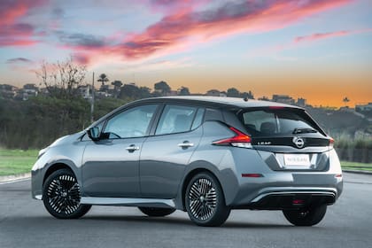El Nissan Leaf, 100% eléctrico, bajó $46 millones por el cambio en el impuesto al lujo