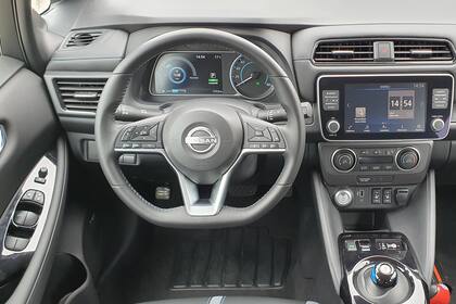 El Nissan Leaf estrena una nueva pantalla táctil de 8” para manejar el sistema de información y entretenimiento