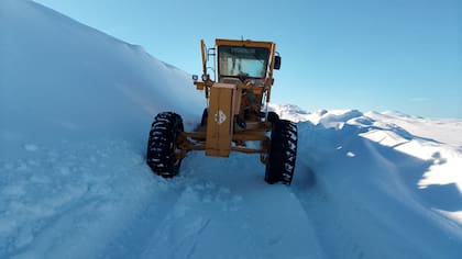 El nivel de nieve en la ruta 16 sobre el tramo las Heras- subida de Camerón