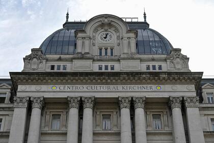 El nombre de Centro Cultural Kirchner para el Centro Cultural del Bicentenario se puso por ley en 2012