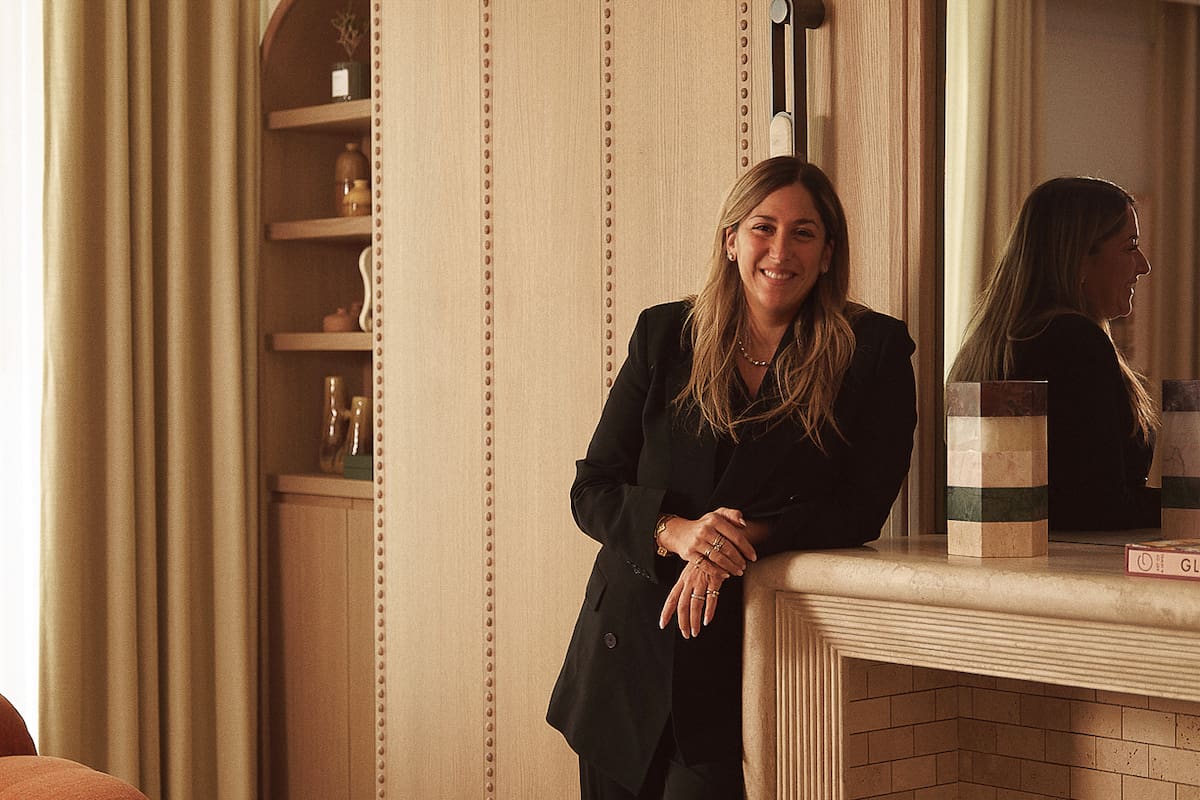 El nombre de Sarah Dray está asociado a proyectos donde la precisión arquitectónica se funde con la calidez material