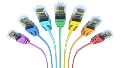 El nombre "Ethernet" proviene de la referencia histórica al éter luminífero, una teoría del siglo XIX sobre una sustancia que se creía que transportaba ondas electromagnéticas