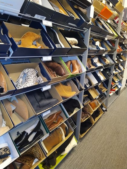 El Nordstrom Rack de California ofrece una amplia variedad de marcas populares en la moda, pero sus zapatos son los más costosos del mercado, según una influencer latina