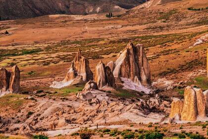El norte de la provincia, territorio aún poco explorado por el turismo, sorprende con historias de pioneros, maravillas naturales y hasta buenos vinos