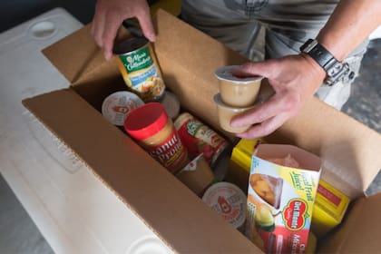 El North Texas Food Bank distribuye cajas en doce condados a adultos mayores