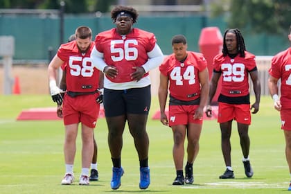 El novato Desmond Watson no quiere que su peso sea la historia con los Bucs