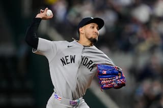El novato puertorriqueño Elmer Rodríguez, de 22 años, luce en su debut en Grandes Ligas