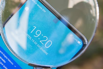 El novedoso teléfono de ZTE mantiene oculta la cámara selfie frontal por debajo de la pantalla