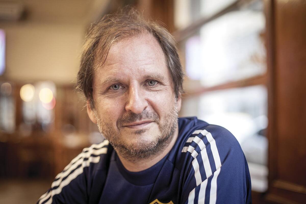 El novelista, docente y ensayista parece estar en su momento de mayor producción.