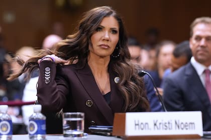 El Noveno Circuito confirmó que la entonces secretaria del DHS, Kristi Noem, no tenía autoridad para anular una extensión de TPS vigente