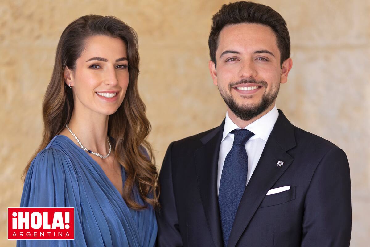 El noviazgo del príncipe con Rajwa Al Saif, una arquitecta saudita, fue un secreto hasta el jueves 18, cuando los Reyes comunicaron la noticia y difundieron las fotos de la pareja feliz
