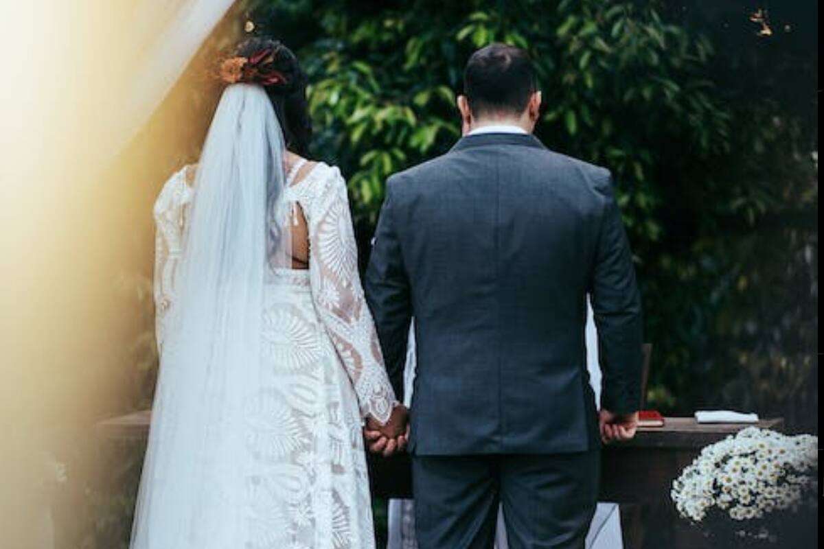 El novio reveló información en plena boda y abandonó a la novia (Foto genérica Pexels)