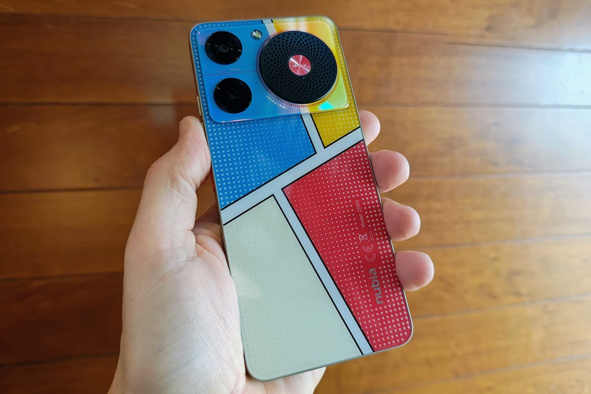 El Nubia Music es uno de los teléfonos que la marca china venderá en la Argentina; tiene un parlante junto a las cámaras, y doble salida de audio miniplug