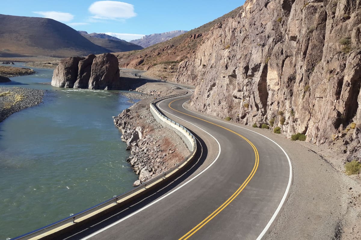 El nuevo "corredor bioceánico" para el transporte pesado entre nuestro país y Chile