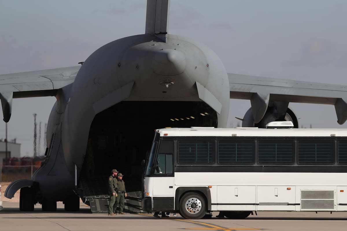 El nuevo centro de detención se enmarca en un plan integral de la administración Trump para usar bases militares con fines migratorios (AP Photo/Christian Chavez, Archivo)