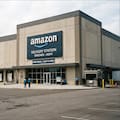 Abre un nuevo centro de Amazon, con salario de US$24 por hora y hay 200 vacantes de trabajo