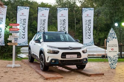 El nuevo Citroën SUV C4 Cactus "Rip Curl" es una edición limitada fiel al espíritu aventurero que ha caracterizado a ambas marcas. Son 250 unidades que proponen detalles de personalización tanto externos como internos y el agregado de equipamientos de la versión tope de gama.
