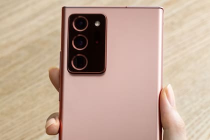 El nuevo color del Galaxy Note20 Ultra, y el detalle del bloque de las cámaras, con el zoom óptico 5x