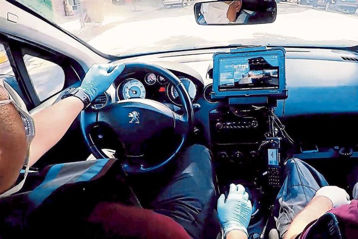 El nuevo dispositivo, dentro de los patrulleros