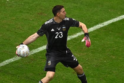 El nuevo dueño del arco argentino: Emiliano Martínez, en acción en la semifinal de la Copa América contra Colombia