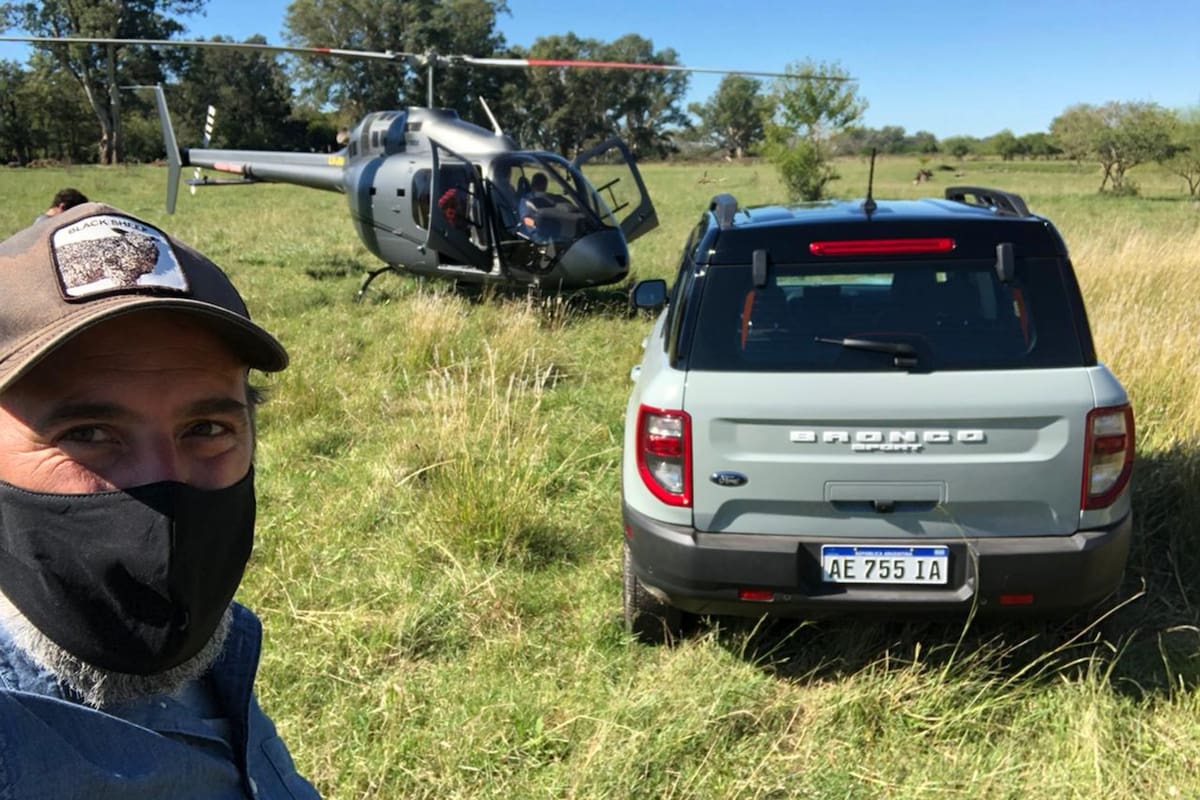 El nuevo dueño transportado en helicóptero a buscar su Bronco