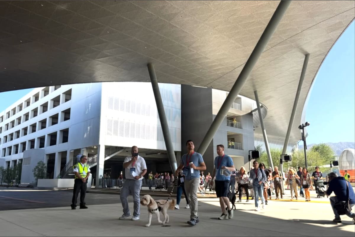 El nuevo edificio en el Hollywood Burbank Airport, en California, se construyó desde cero en dos años sin interrumpir las operaciones regulares de los viajeros