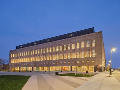El nuevo edificio en Michigan que Ford levantó para reunir emprendedores y start ups ligadas con la movilidad