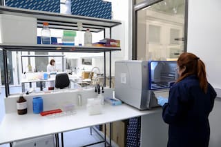 El Malbrán inaugura un laboratorio clave para detectar brotes por alimentos contaminados