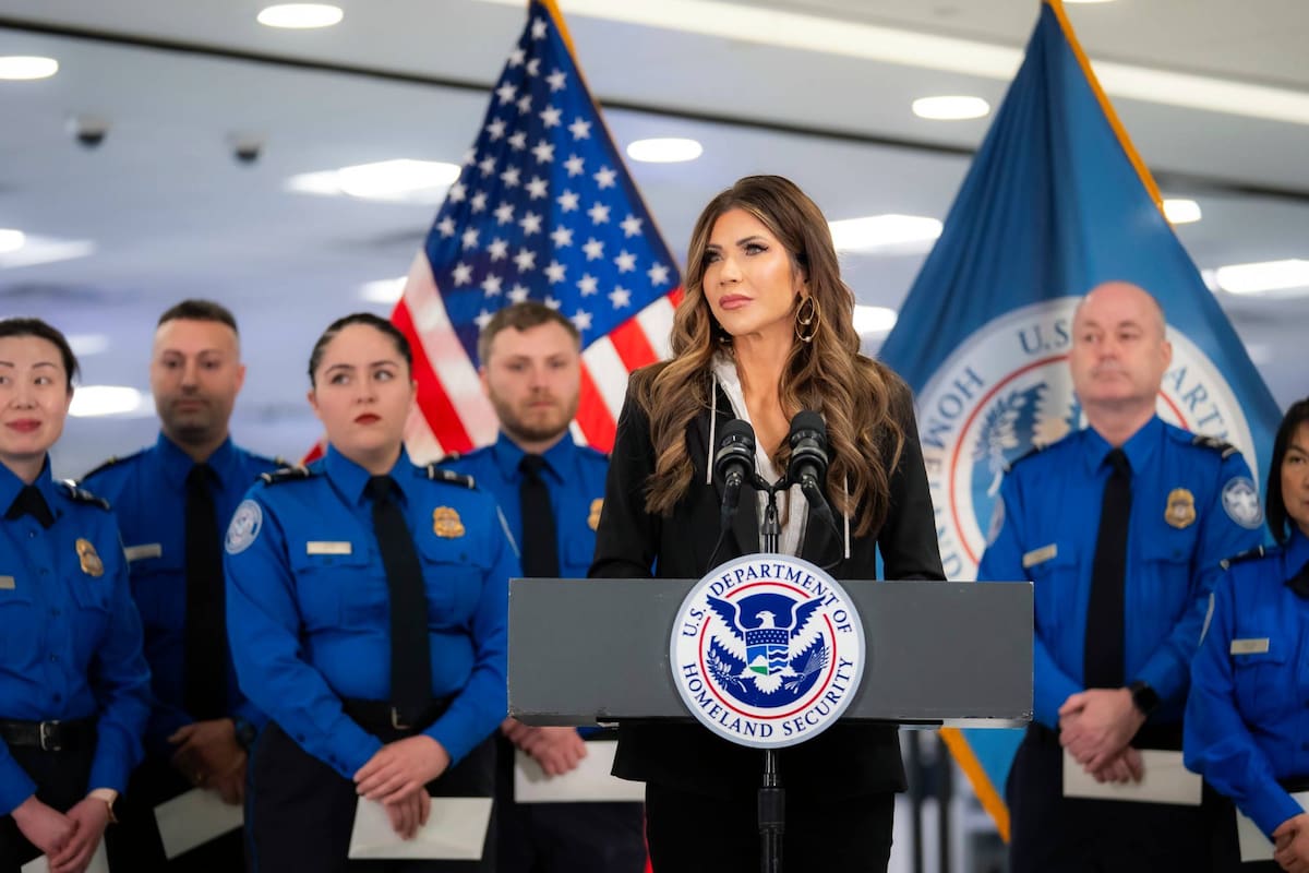 El nuevo equipo de comunicaciones tendrá la tarea de explicar las decisiones del DHS y responder a las críticas en un escenario de alta exposición mediática