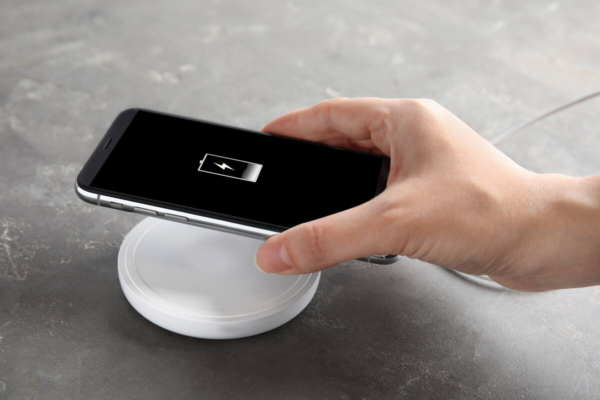 El nuevo estándar de carga inalámbrica Qi2 llegará a 25 watts, es más rápido que el anterior y estará disponible para iPhone y Android