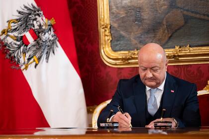 El nuevo gobierno de Austria detiene inmediatamente las reunificaciones familiares para migrantes