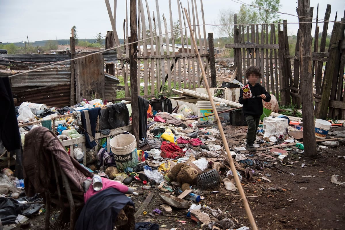 El nuevo informe del Barómetro de la Infancia revela que la mitad de los niños, niñas y adolescentes viven en hogares cercanos a un foco de contaminación