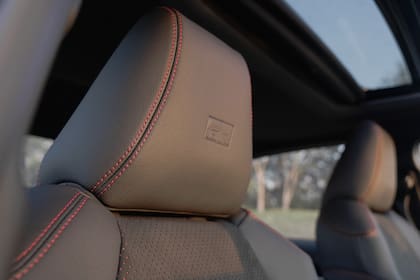 El nuevo interior del Corolla GR-Sport luce tapizados renovados