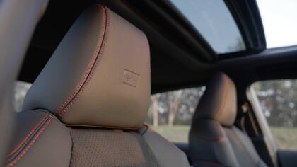 El nuevo interior del Corolla GR-Sport luce tapizados renovados