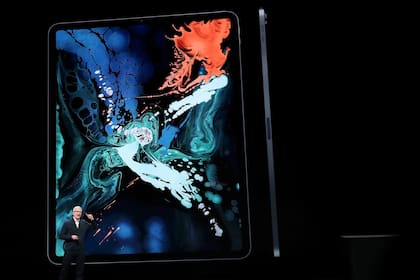 El nuevo iPad Pro ofrece pantallas más grandes sin cambiar las dimensiones del equipo; también cambia el puerto Lightning por un USB-C