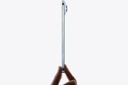 El nuevo iPhone Air se destaca por su perfil de 5,6 milímetros, lo que lo convierte en el modelo más delgado de la nueva familia de smartphones